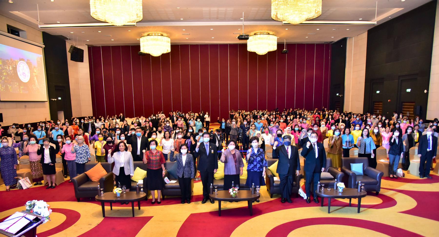 ในพิธีเปิดการประชุมสมัชชาสตรีและครอบครัวระดับชาติ ประจำปี 2563 ภายใต้แนวคิด “สานพลังสังคมไทย สร้างครอบครัวคุณภาพ สู่ชีวิตวิถีใหม่