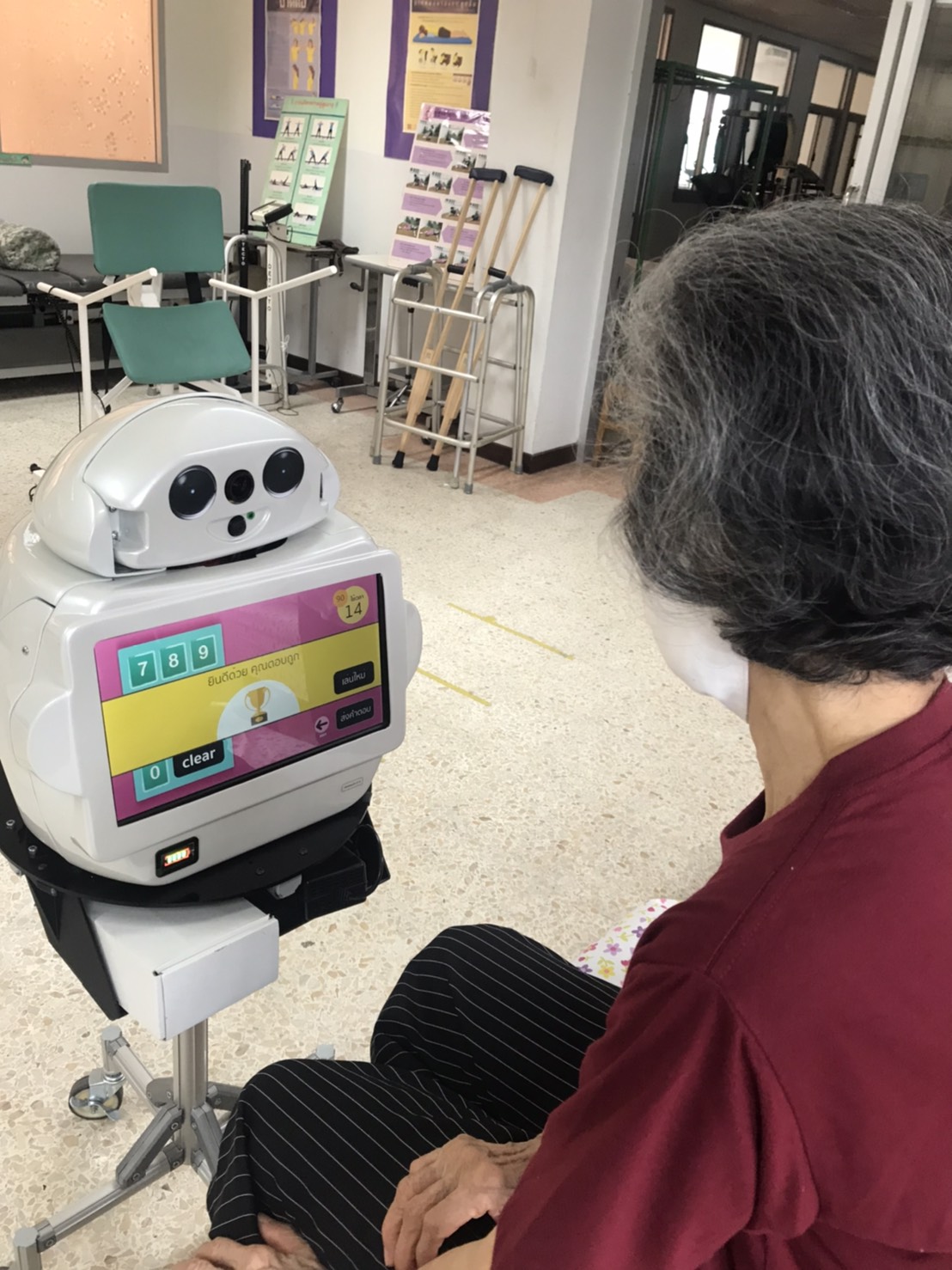 หุ่นยนต์ Desktop Robot มาให้ผู้สูงอายุกลุ่มA
