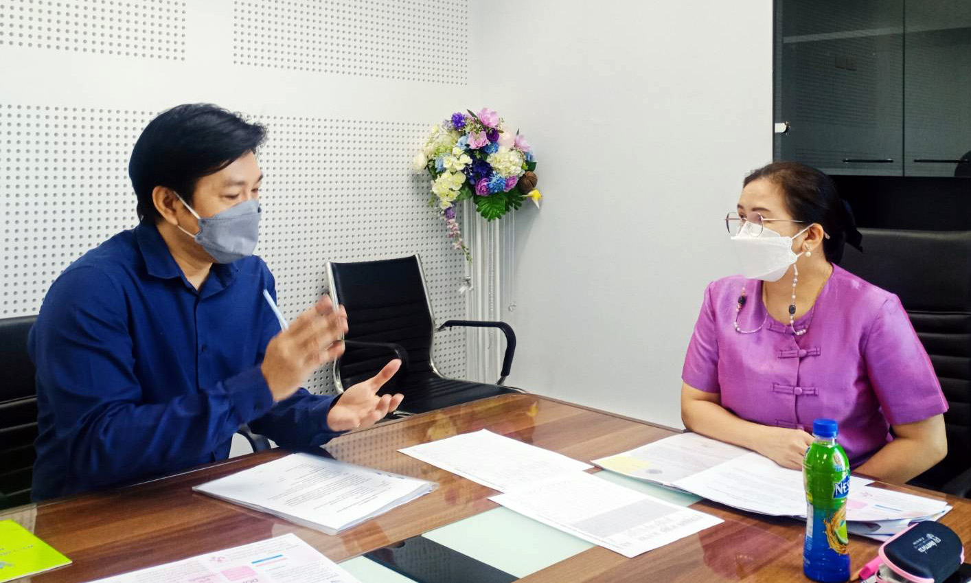 ผู้เชี่ยวชาญเฉพาะด้านผู้สูงอายุ ใหเสัมภาษณ์ ในประเด็น เรื่อง รูปแบบการเรียนรู้เพื่อการพัฒนาสุขภาวะทางไซเบอร์ของผู้สูงอายุไทย