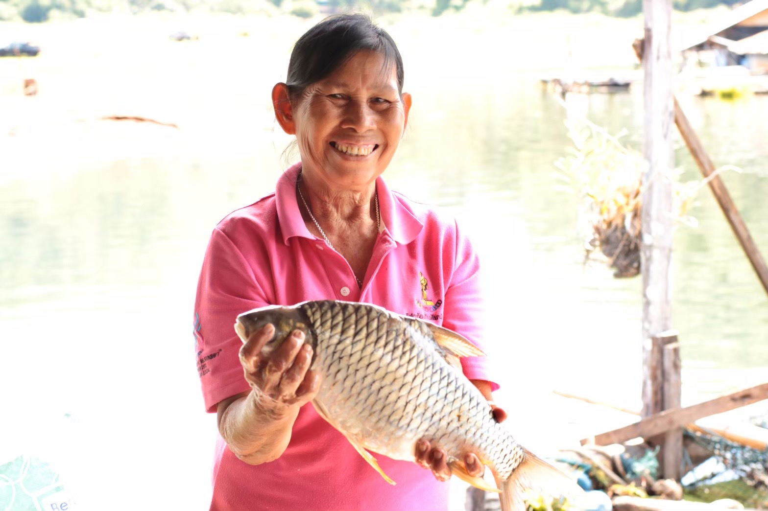 เลี้ยงปลาในกระชัง จังหวัดกาญจนบุรี สนับสนุนเงินกู้ยืมเงินทุนประกอบอาชีพ By กองทุนผู้สูงอายุ