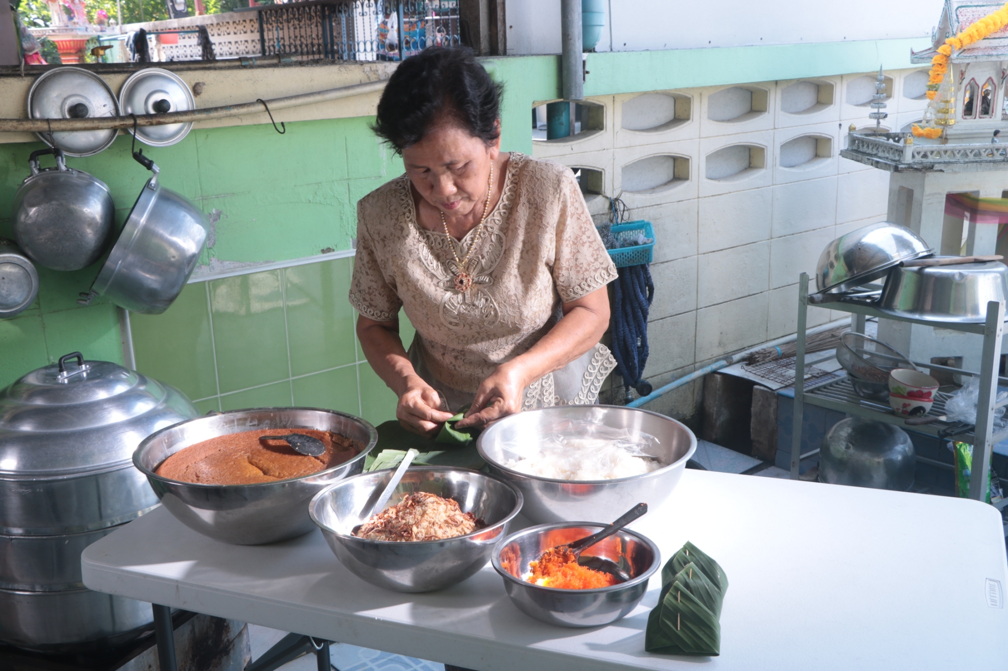 คุณป้าอังกาบ พรรณสุข ค้าขายขนมไทย จังหวัดปทุมธานี By กองทุนผู้สูงอายุ